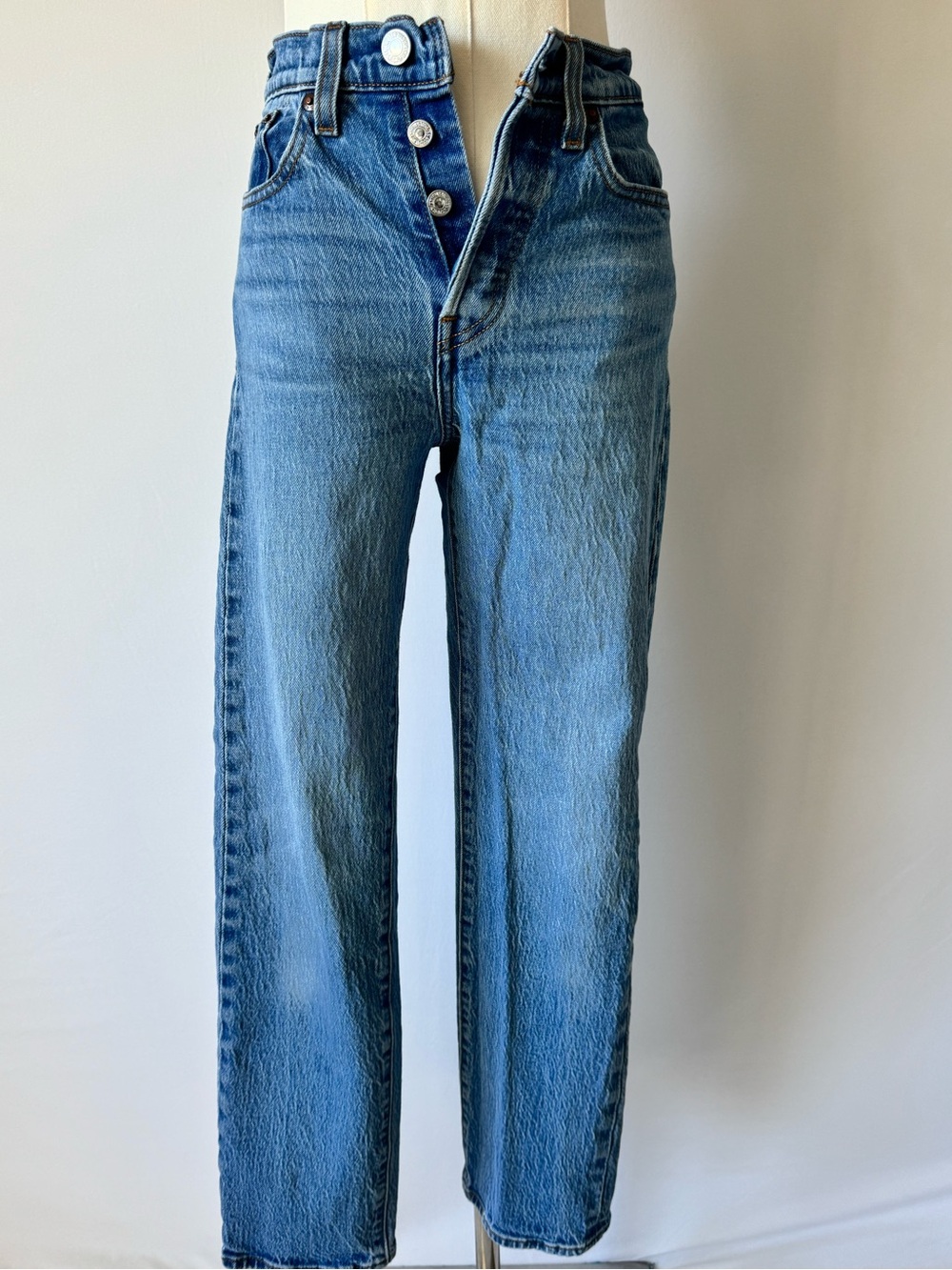 Levi’s Premium Wedgie Straight Jeans Medium Blue Wash Button Fly W24 L28 Size 24
